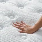 ZINUS Hybrid Spring Mattress - 152.4cm W x 203.2cm L x 30.5cm H